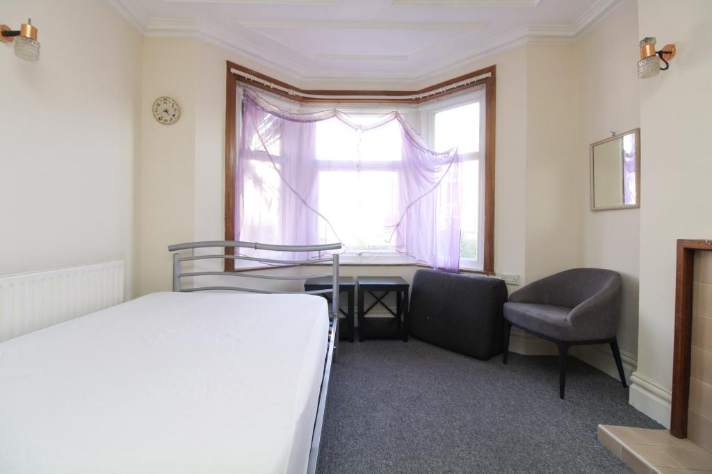 Room Coventry Road in Southampton