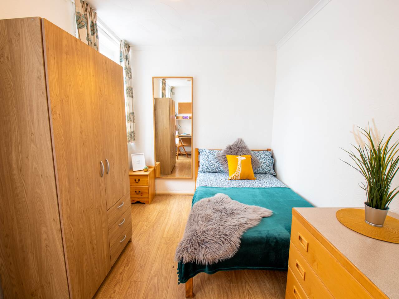 Flat Plumpton Walk in Canterbury