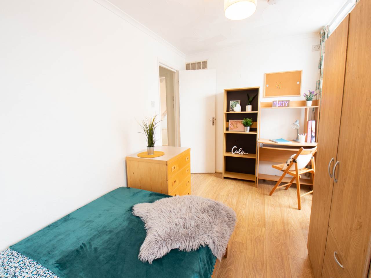 Flat Plumpton Walk in Canterbury