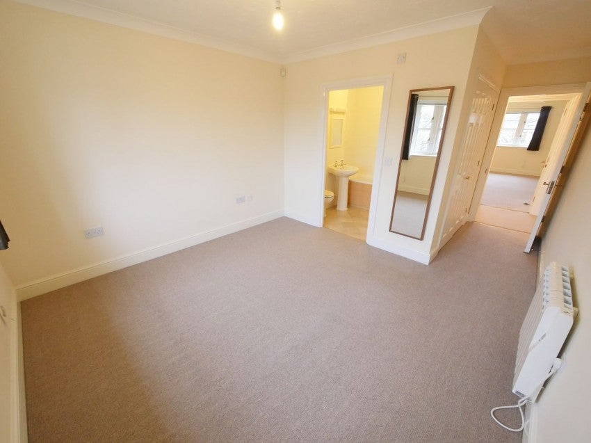 Flat Cumberland Road in Borough of Spelthorne