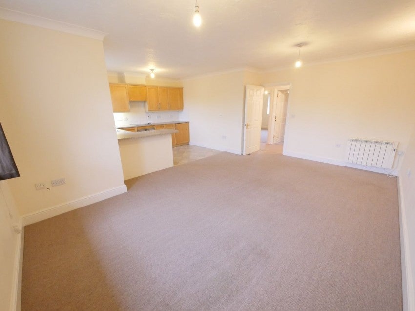 Flat Cumberland Road in Borough of Spelthorne