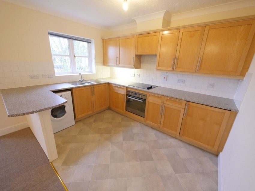 Flat Cumberland Road in Borough of Spelthorne