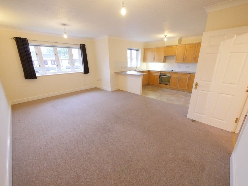 Flat Cumberland Road in Borough of Spelthorne