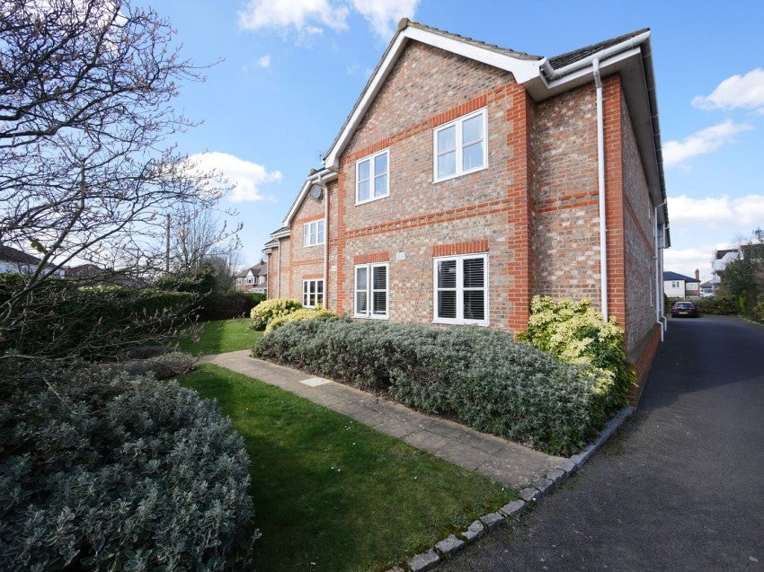 Flat Cumberland Road in Borough of Spelthorne