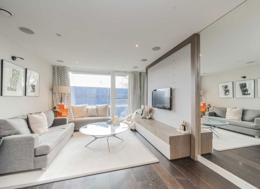 Flat Gatliff Road in City of Westminster