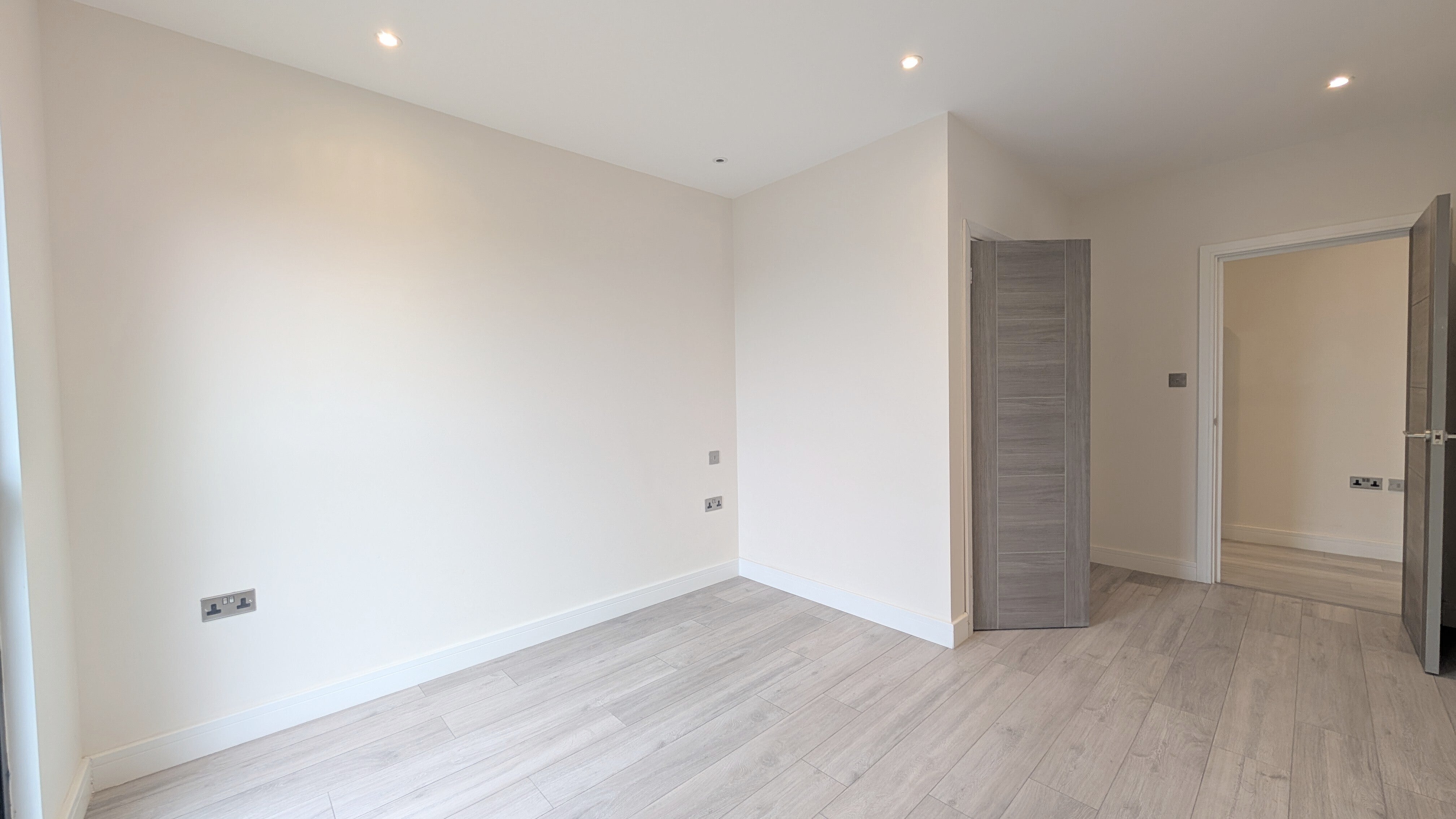 Flat Northolt Road in Greater London