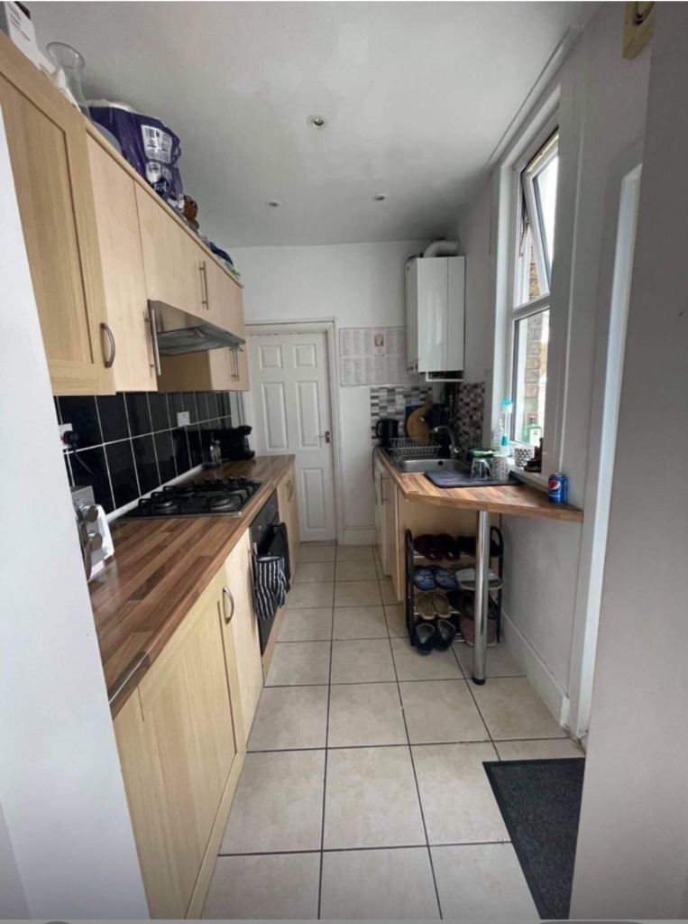 Flat Wedderburn Road in Greater London