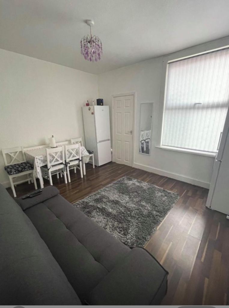 Flat Wedderburn Road in Greater London