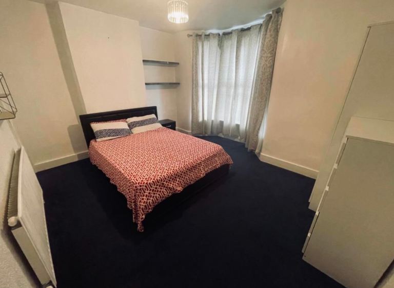 Flat Wedderburn Road in Greater London