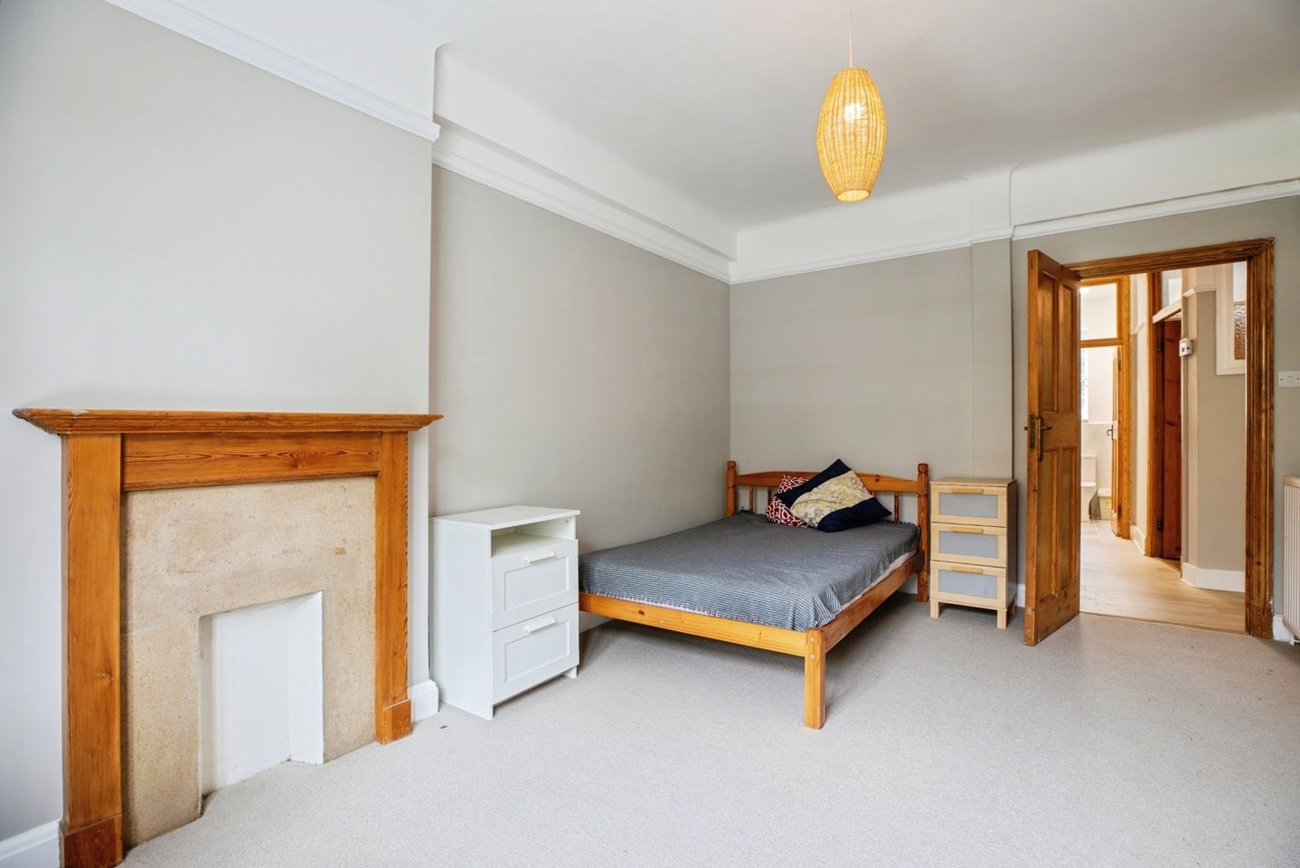 Flat Brixton Hill in Greater London