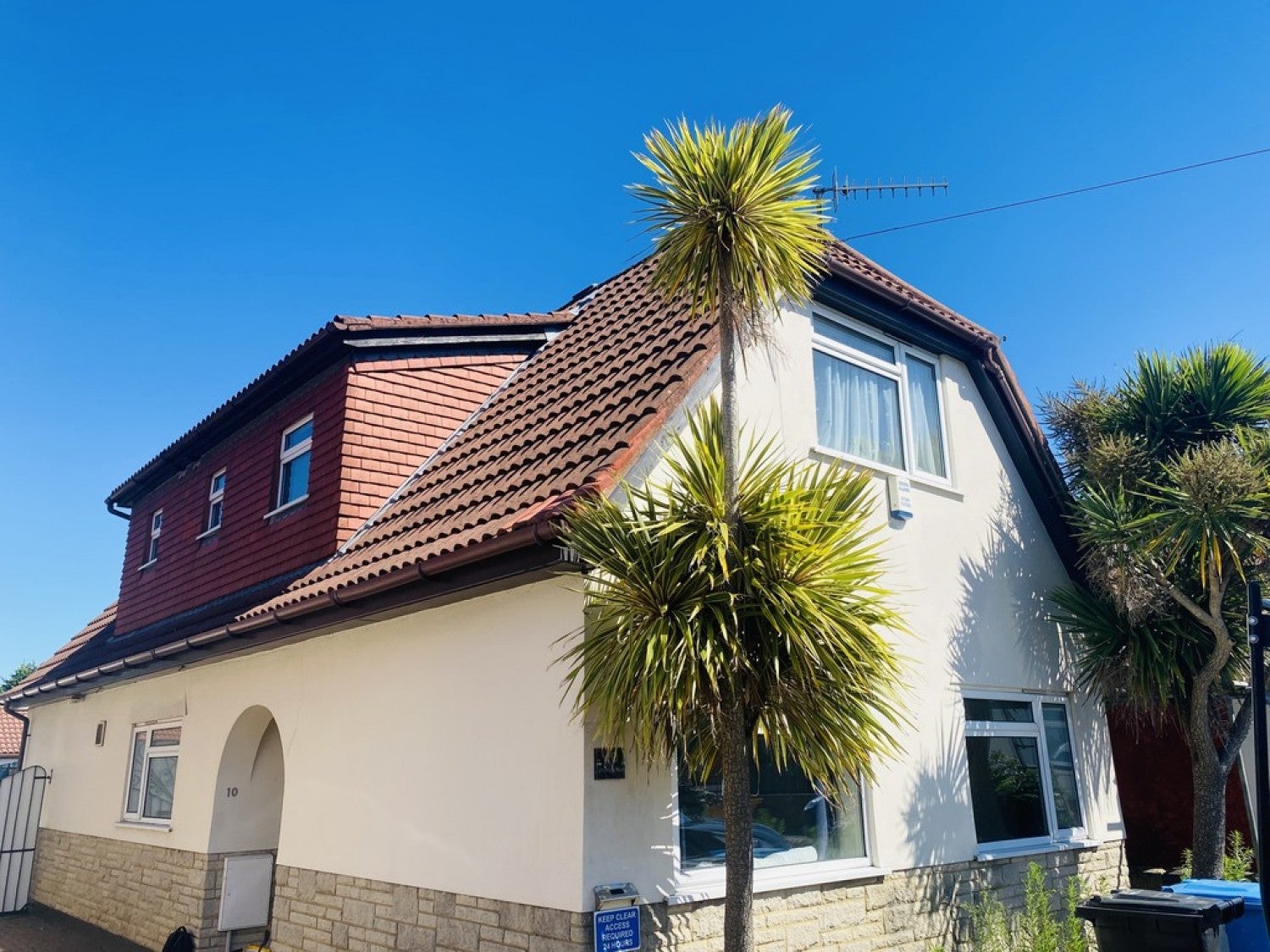 House Vicarage Road in Poole