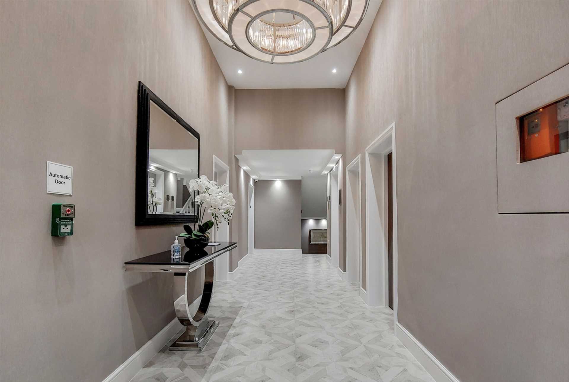 Flat Fitzjohn's Avenue in London