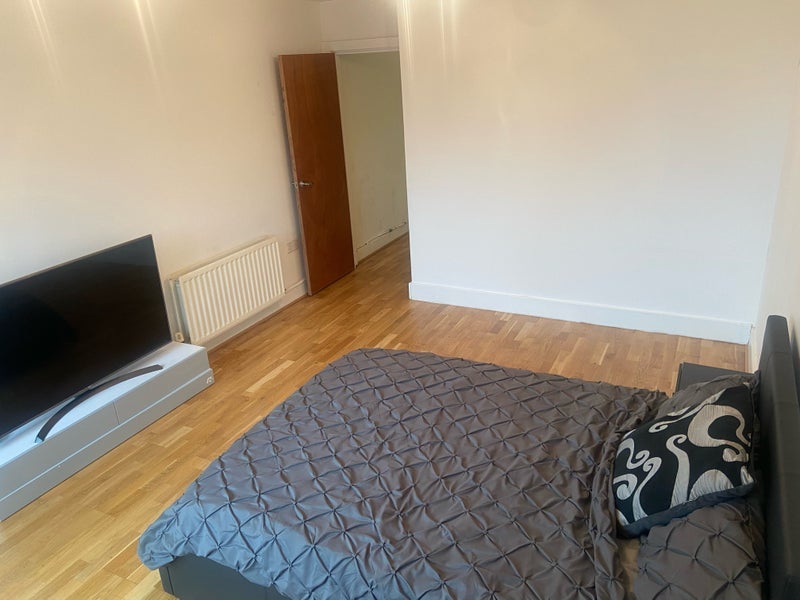 Room London Road in Greater London