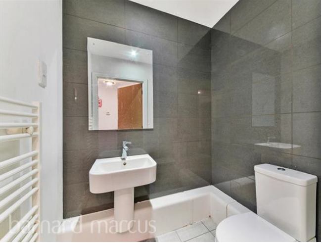 Room London Road in Greater London