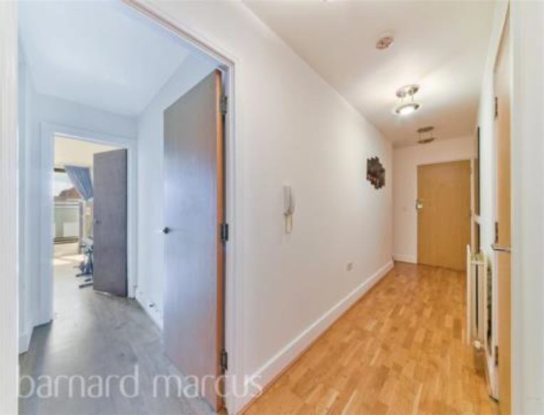 Room London Road in Greater London