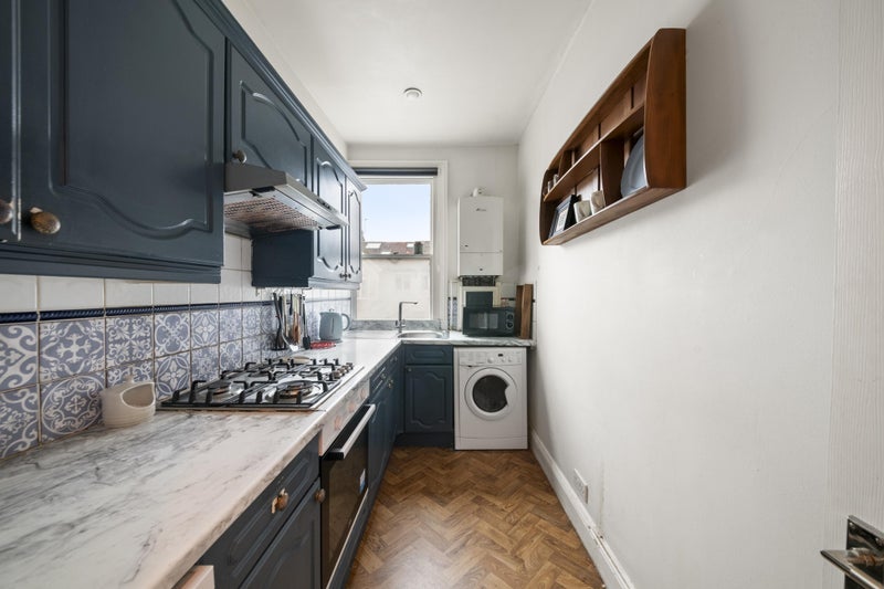 Room Elthorne Park Road in Greater London