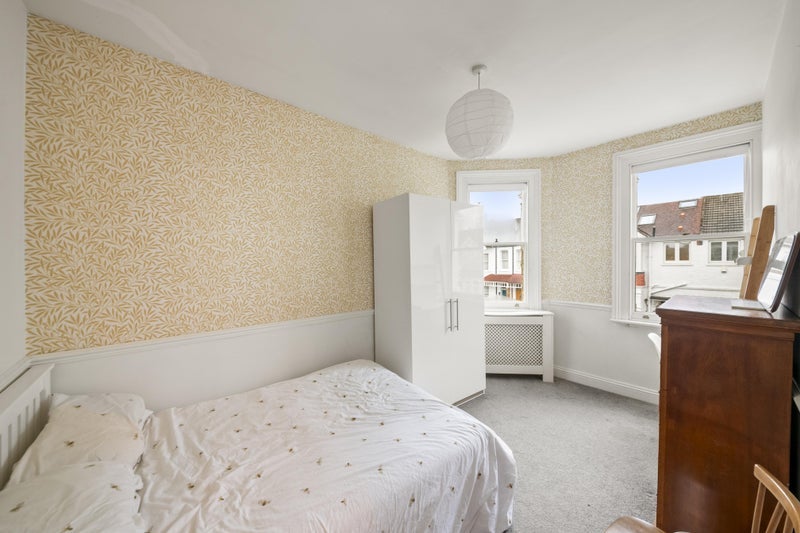 Room Elthorne Park Road in Greater London