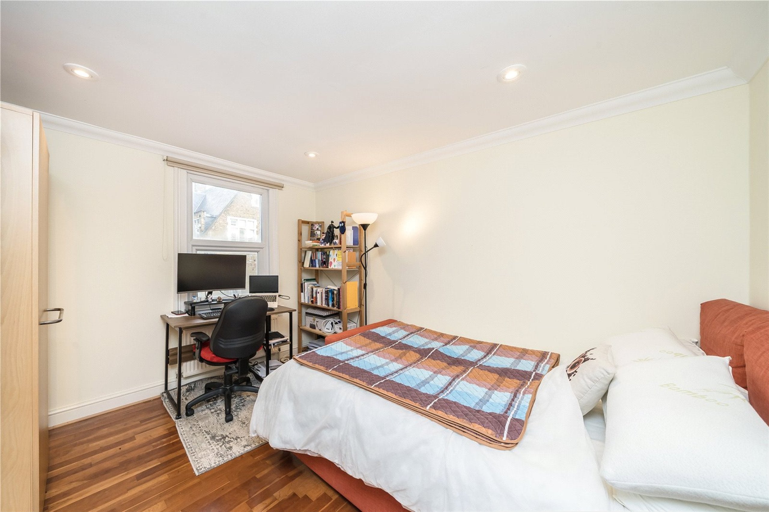 Flat Sherbrooke Road in Greater London