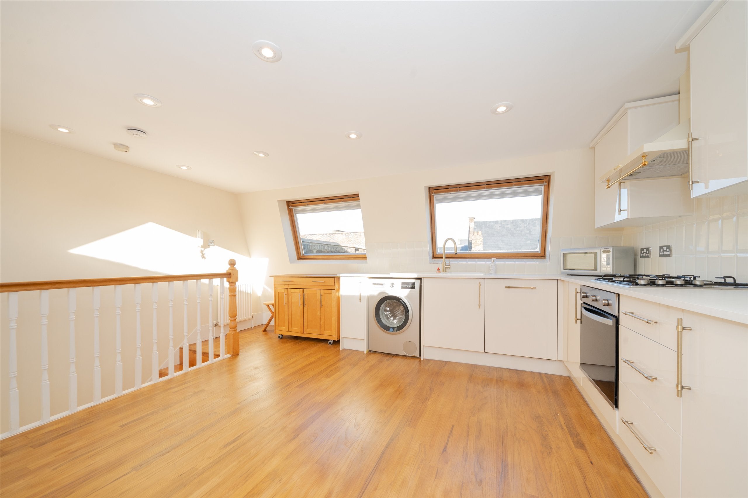 Flat Sherbrooke Road in Greater London