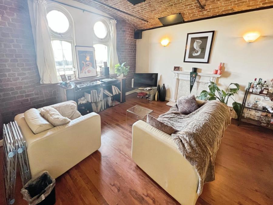 Flat Waterloo Road in Liverpool