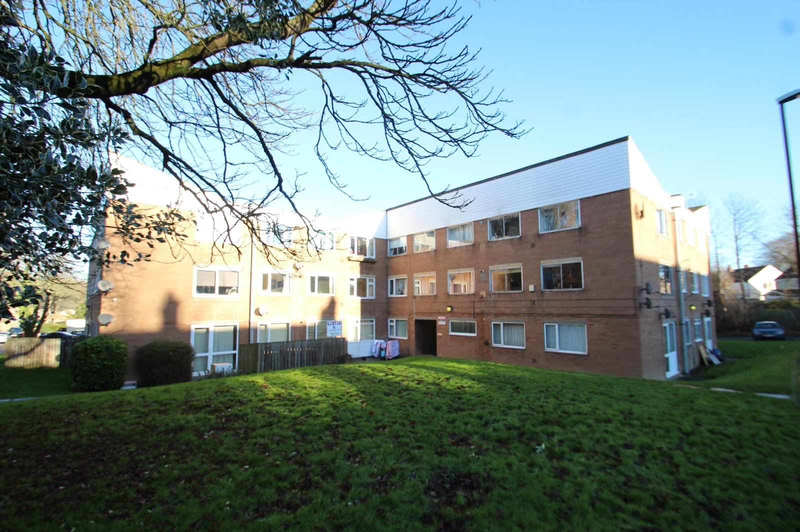 Flat Woodland Grove in Leeds