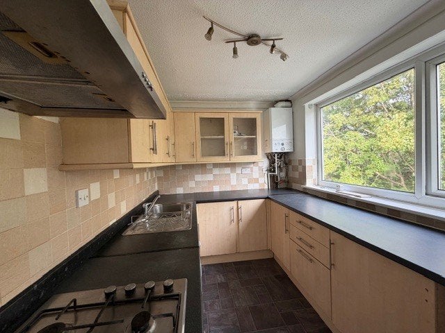Flat Woodland Grove in Leeds