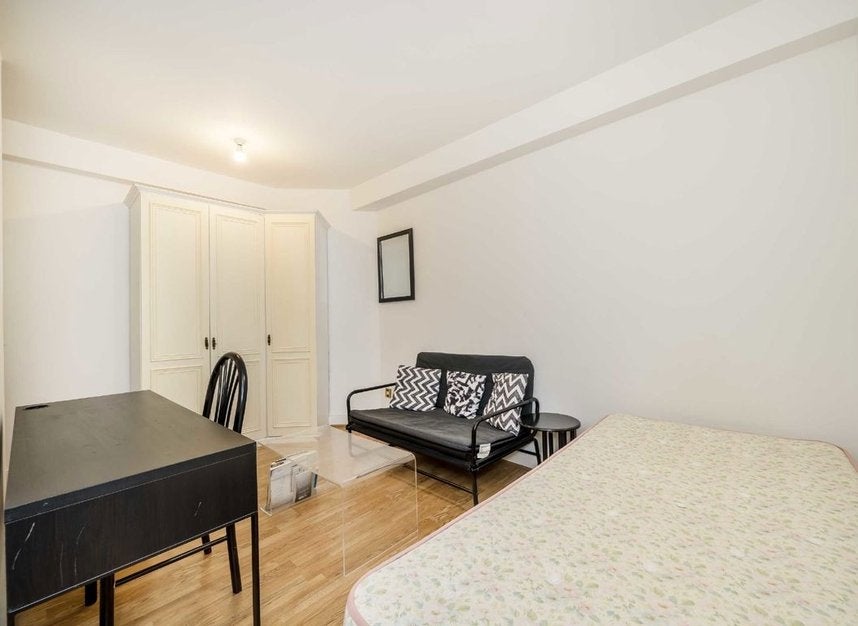 Flat Sloane Avenue in Greater London