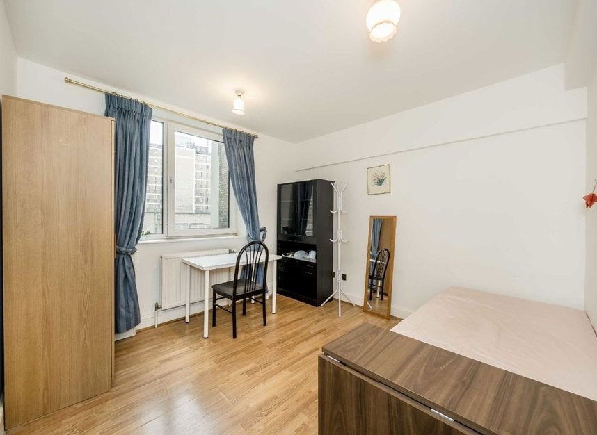 Flat Sloane Avenue in Greater London