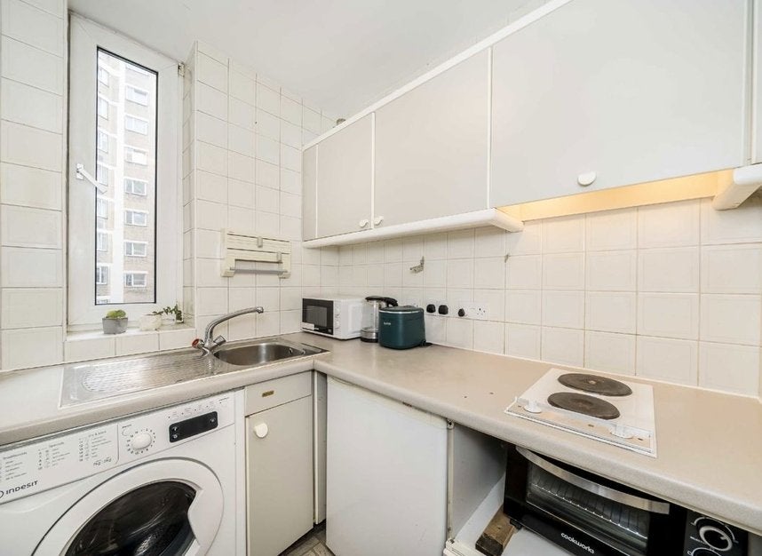Flat Sloane Avenue in Greater London