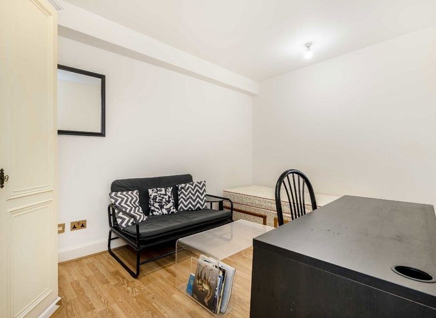 Flat Sloane Avenue in Greater London