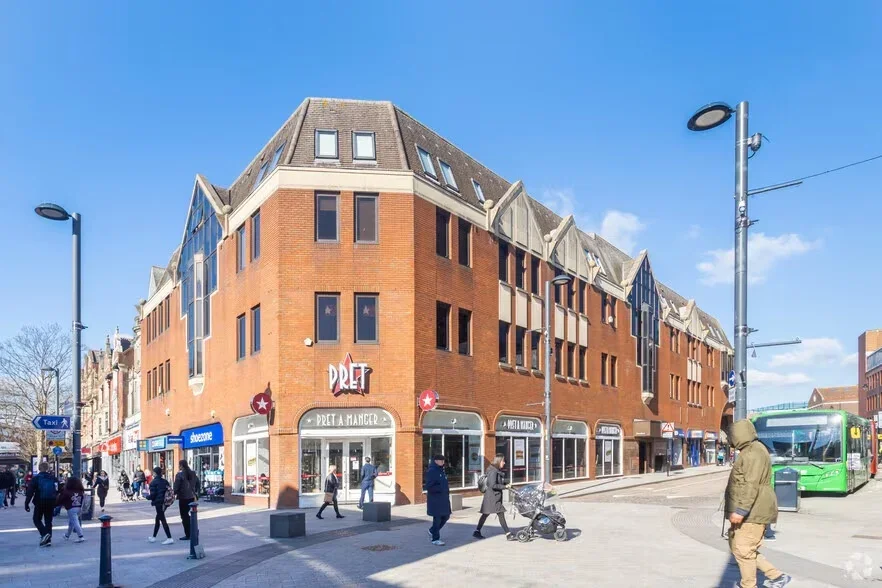 Flat Clarendon Road in Watford