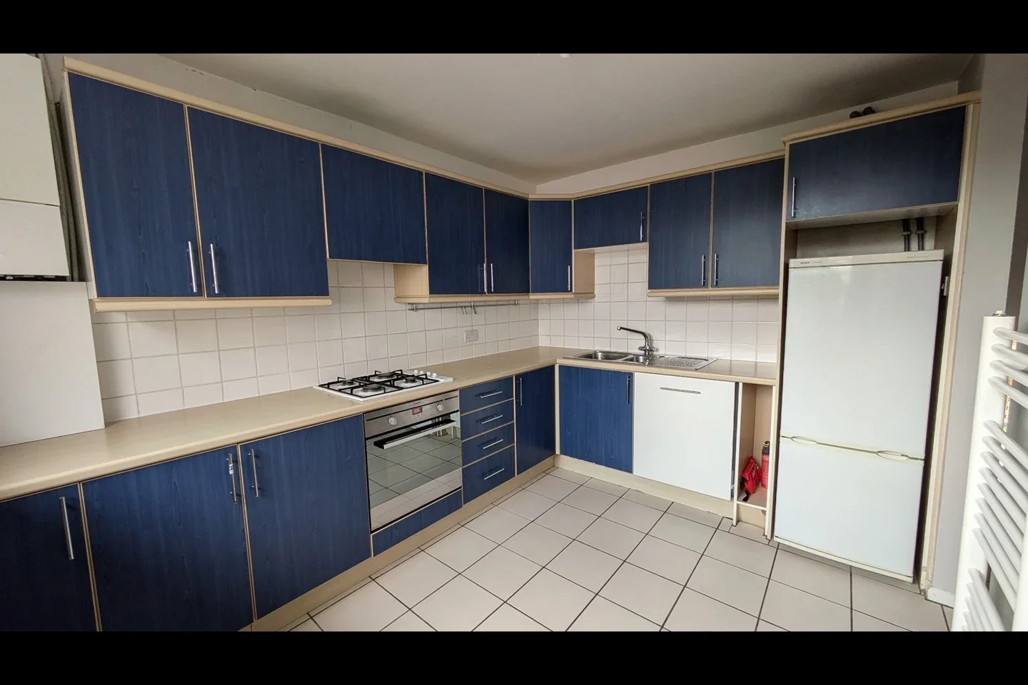 Room Chatham Road in Greater London