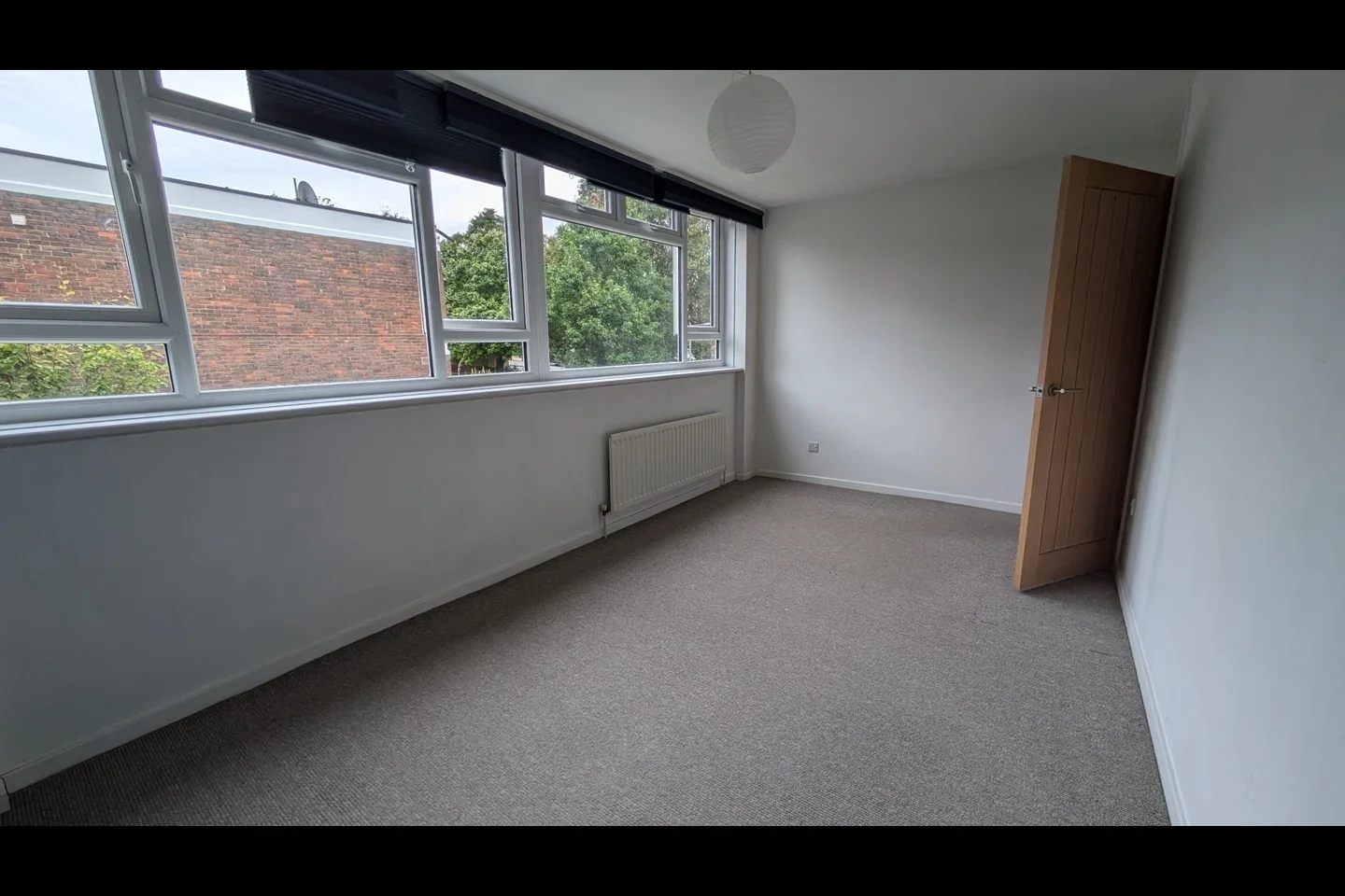 Room Chatham Road in Greater London