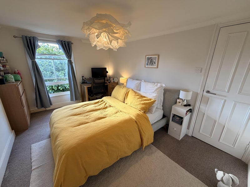 Room Chelsham Road in Greater London