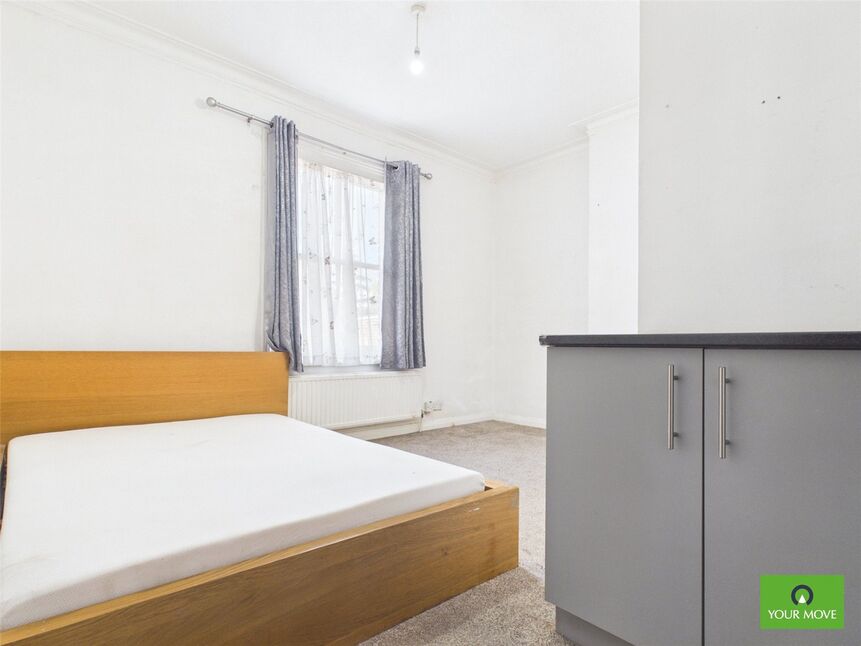Room Eastern Road in Greater London