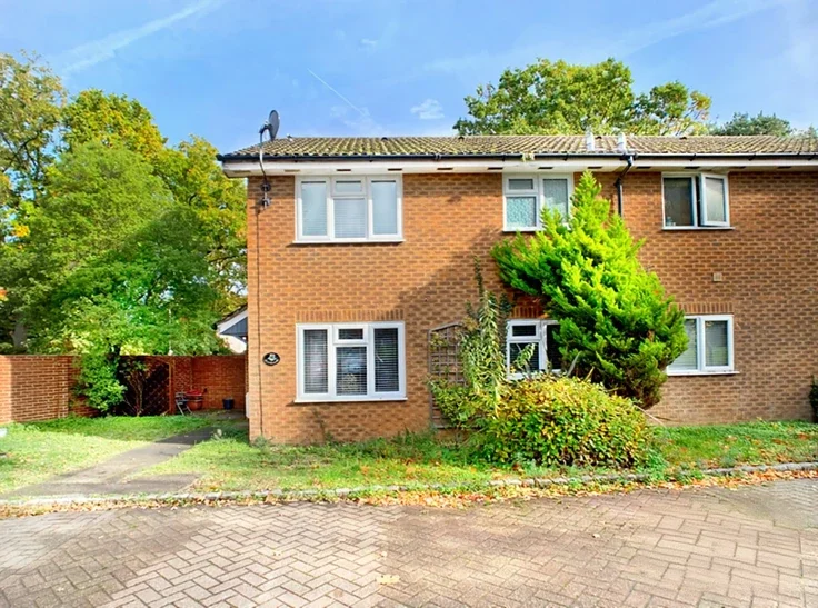 House The Orchard in Surrey Heath