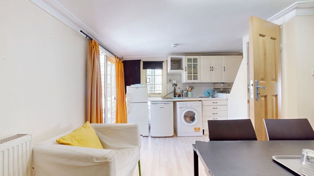 Room Craven Street in City of Westminster