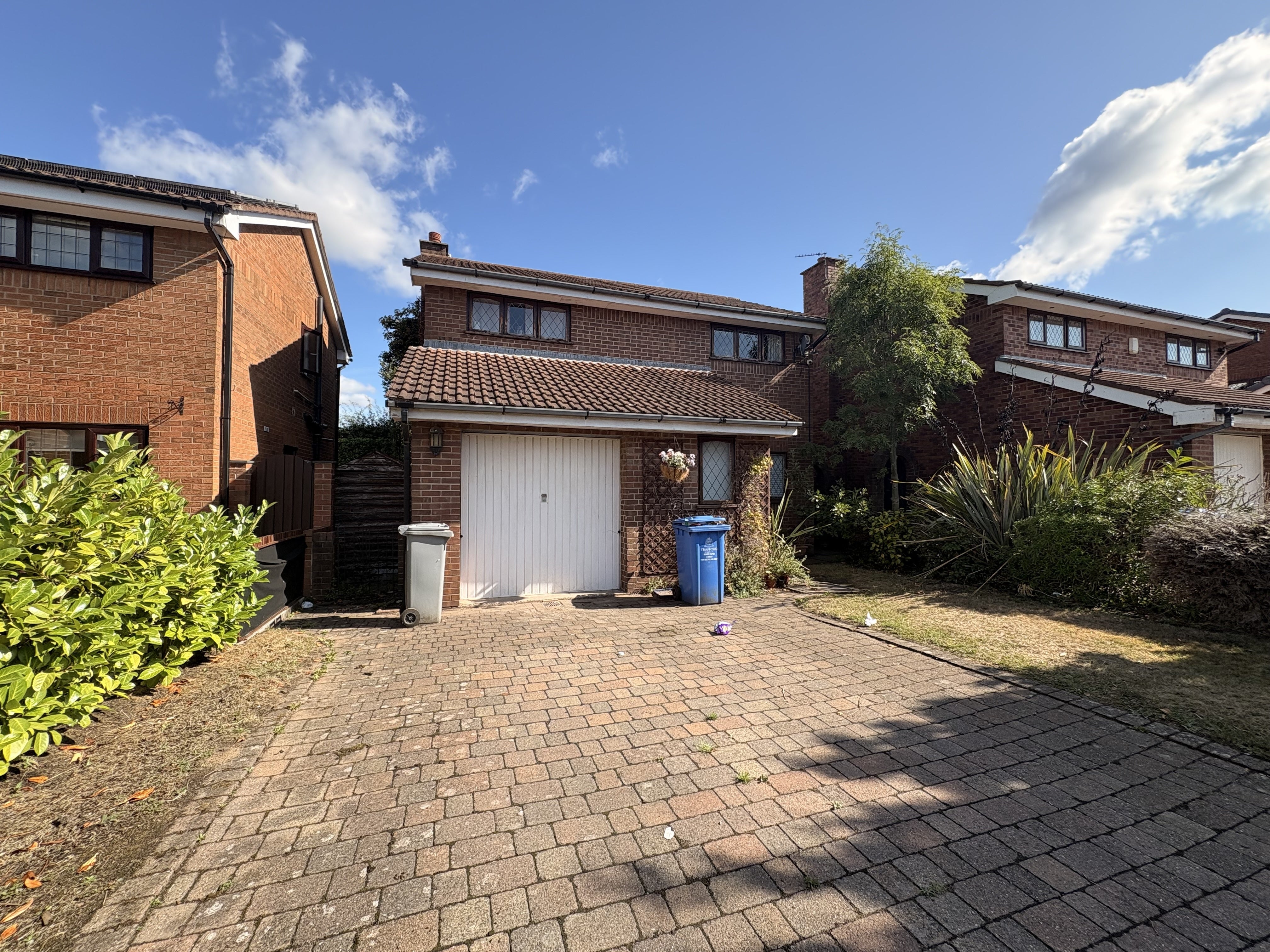 House Hickton Drive in Trafford