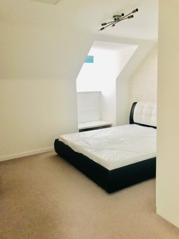 Room Oldham Road in Manchester