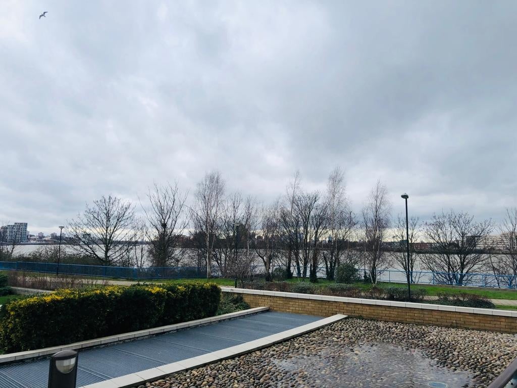 Flat Tideslea Path in Greater London