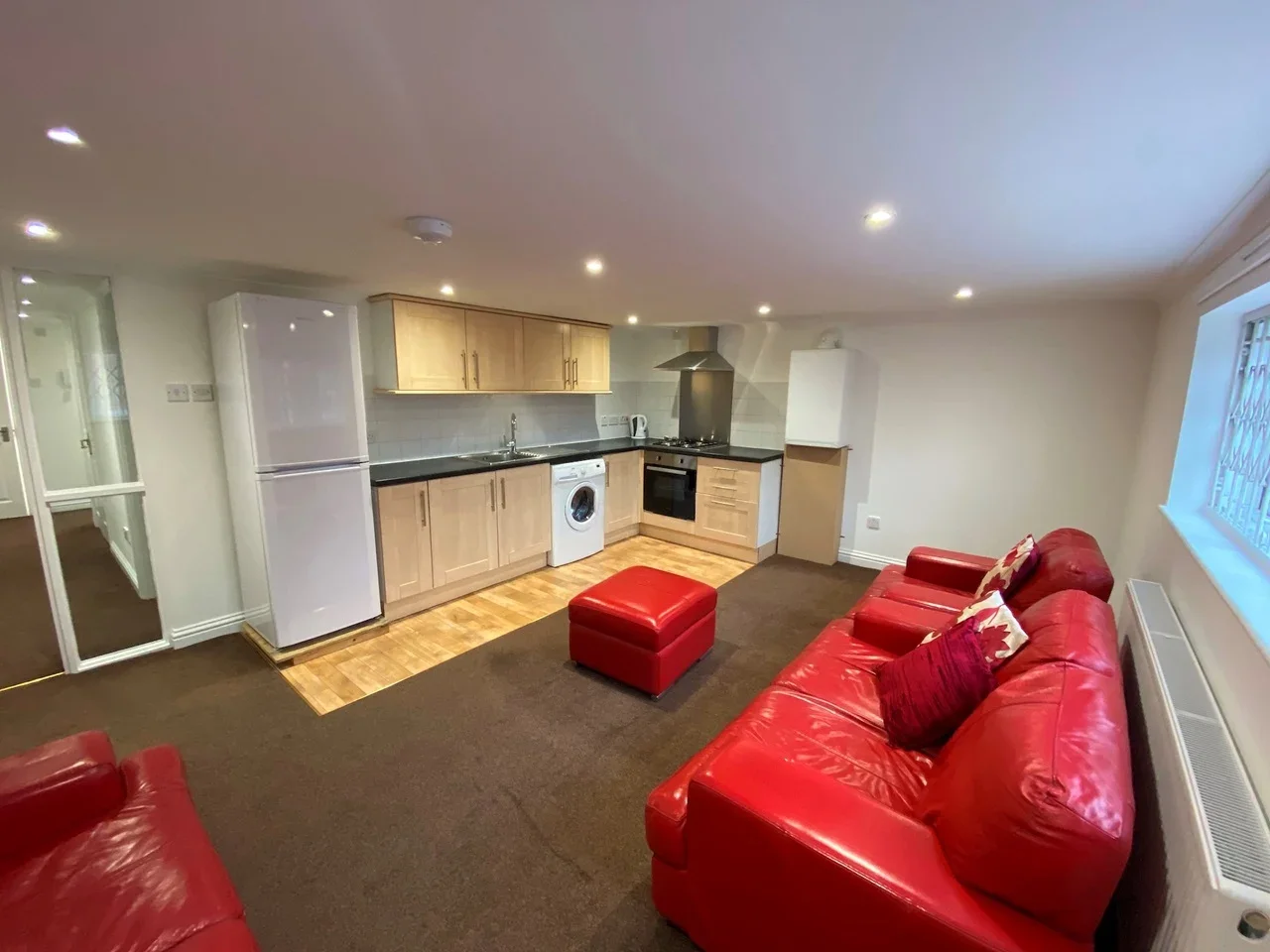 Flat Kenton Road in Greater London