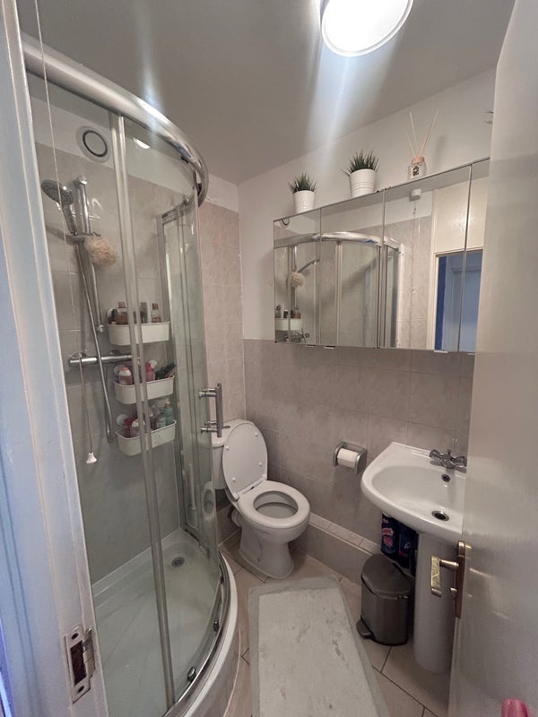 Room Hampson Way in Greater London