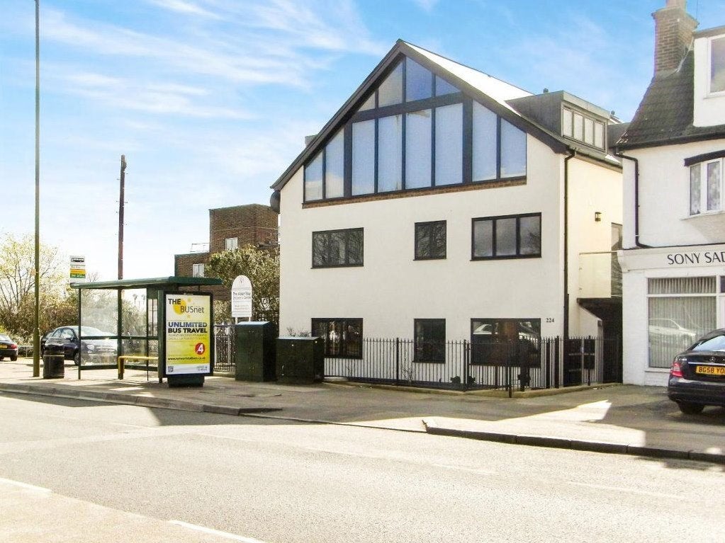 Flat Hatfield Road in St Albans
