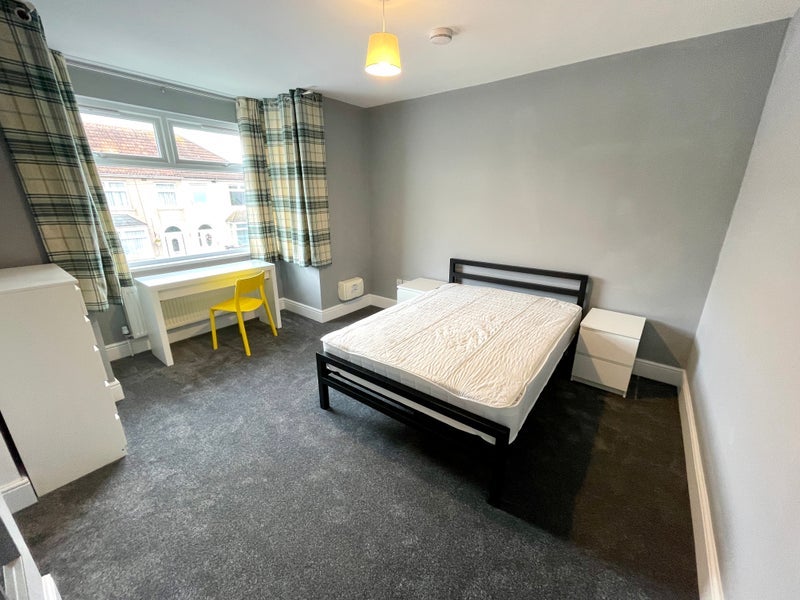 Room Savoy Road in Bristol