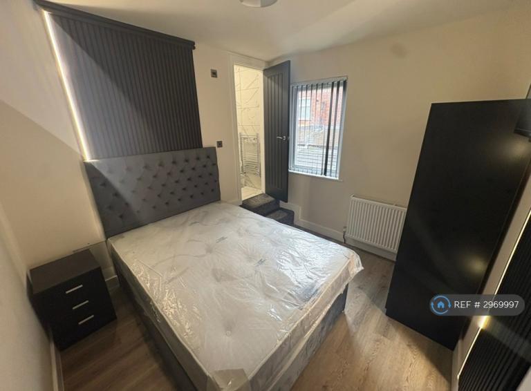 Room Dacy Road in Liverpool