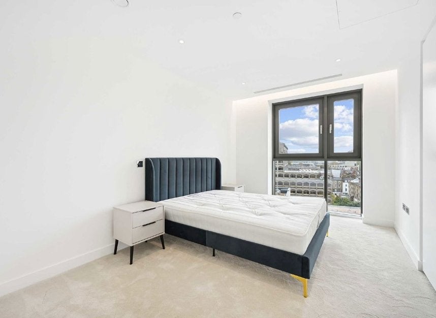 Flat Phoenix Place in Greater London