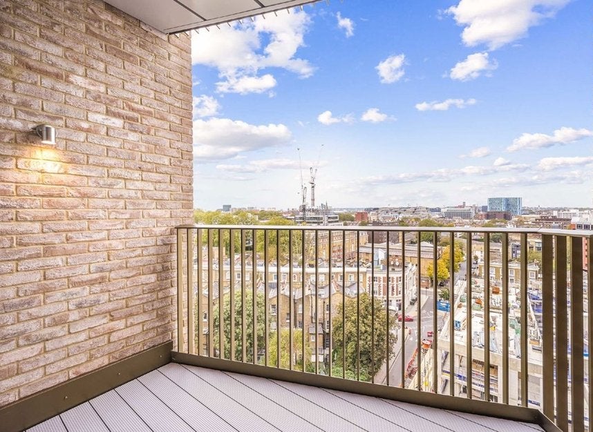 Flat Phoenix Place in Greater London