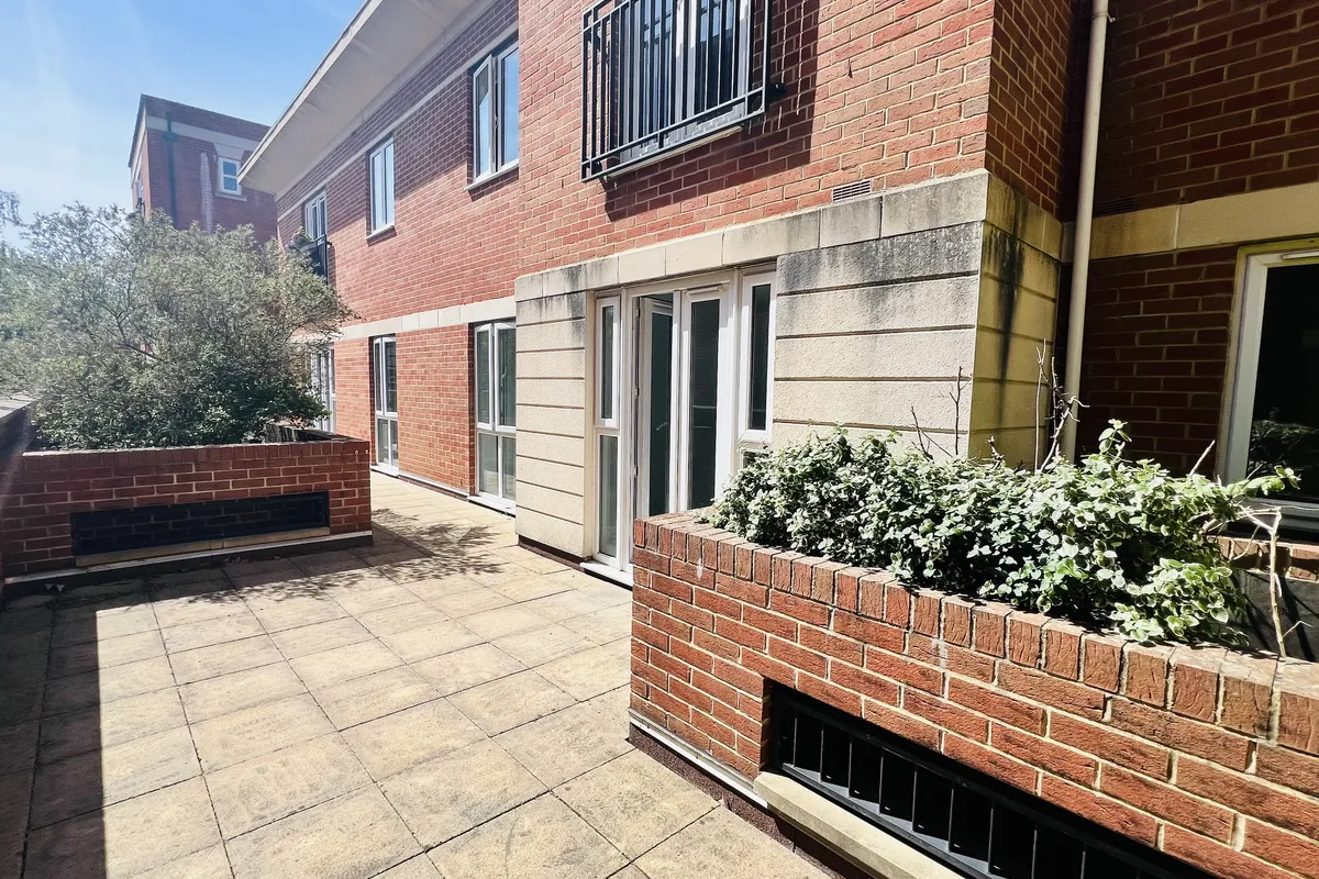 Flat Grenfell Road in Maidenhead