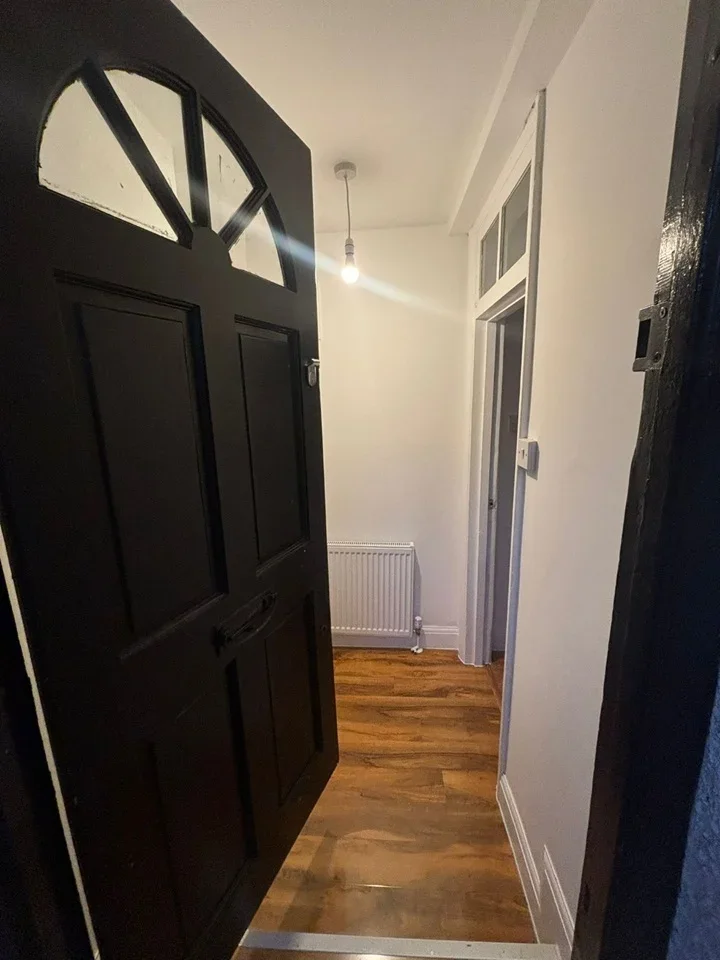 Flat Central Road in Greater London