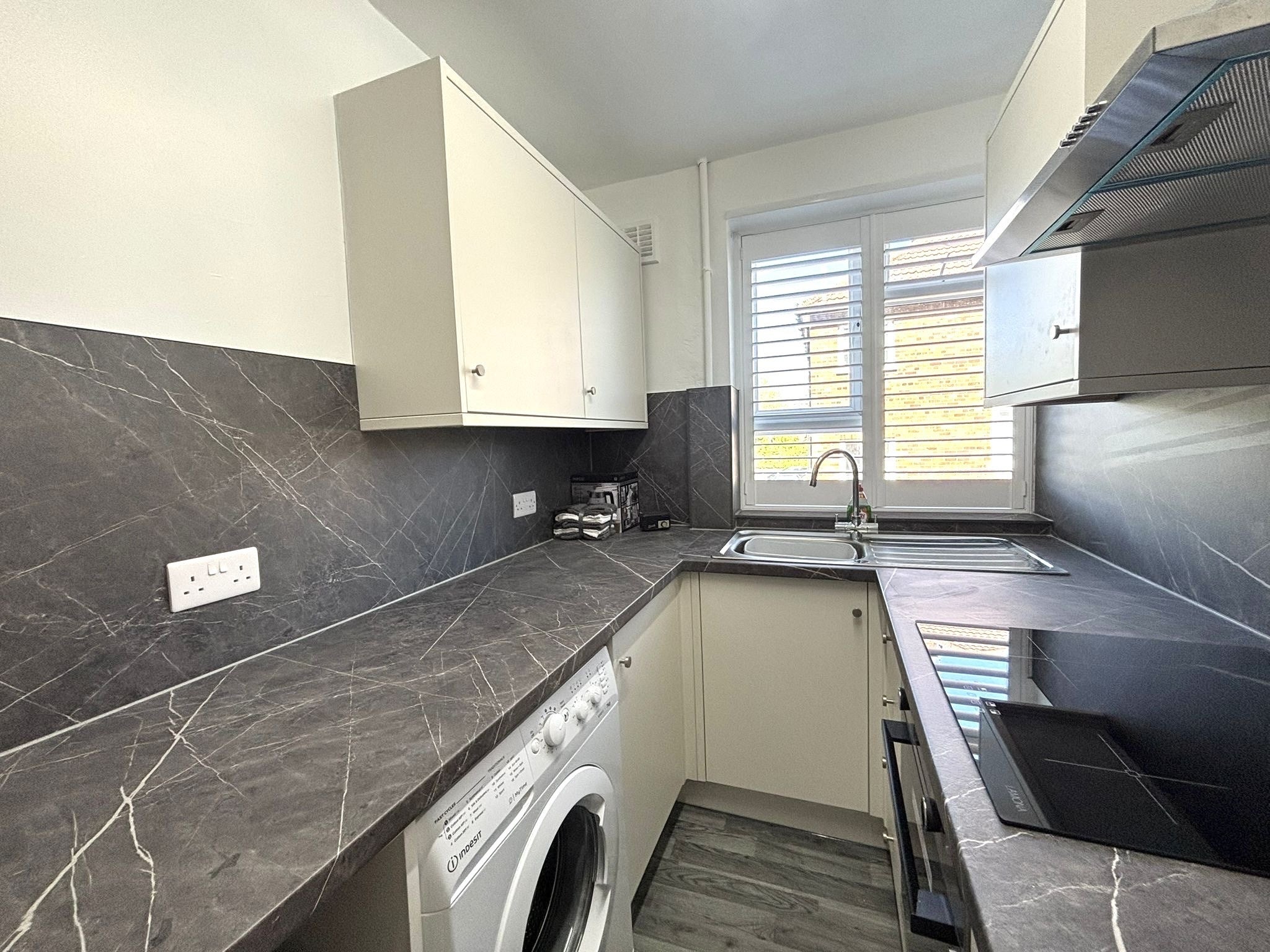 Flat Phoenix Court in Newbury